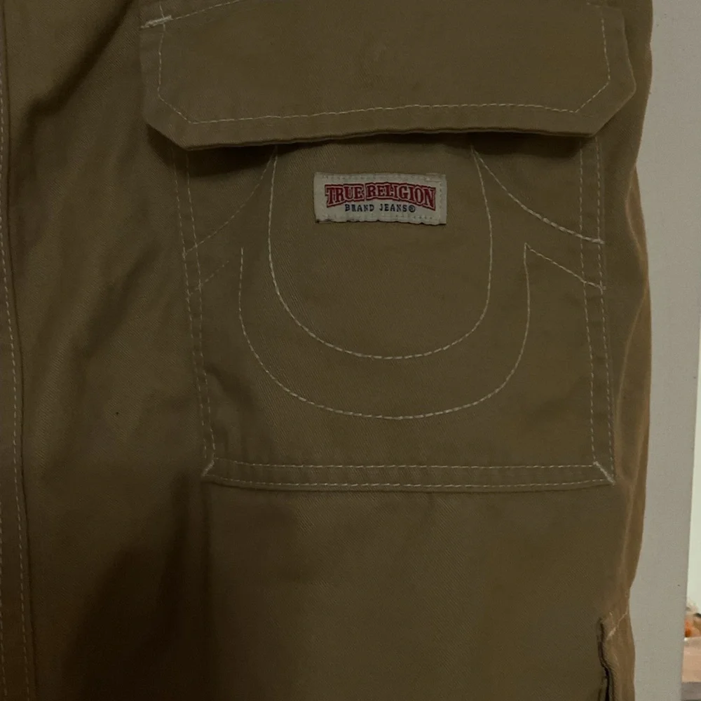 True Religion men’s size 36/32  beige cargo pants